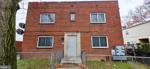 $1,800 | 3207 11th Place Southeast, Unit 2, Washington, DC 20032