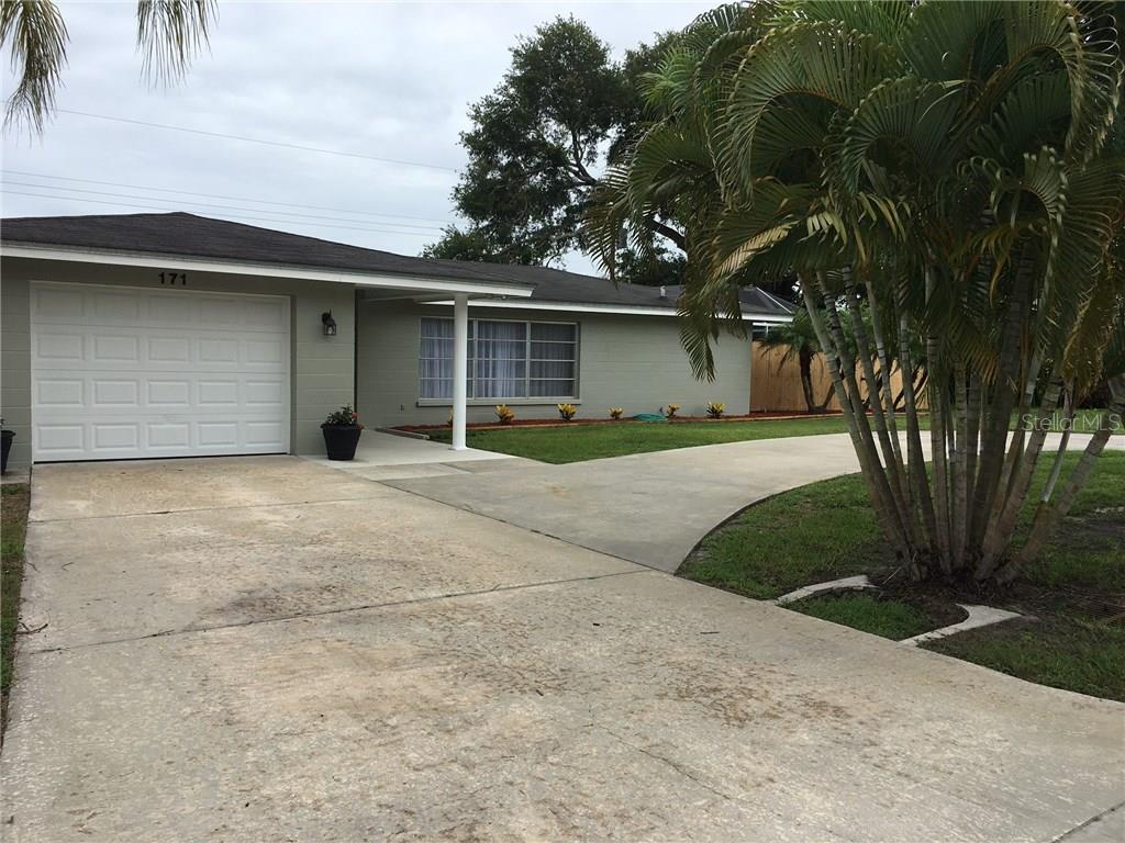 171 Tanager Road Venice, FL 34293 - Photo 1 of 1 Front of home with Circular driveway