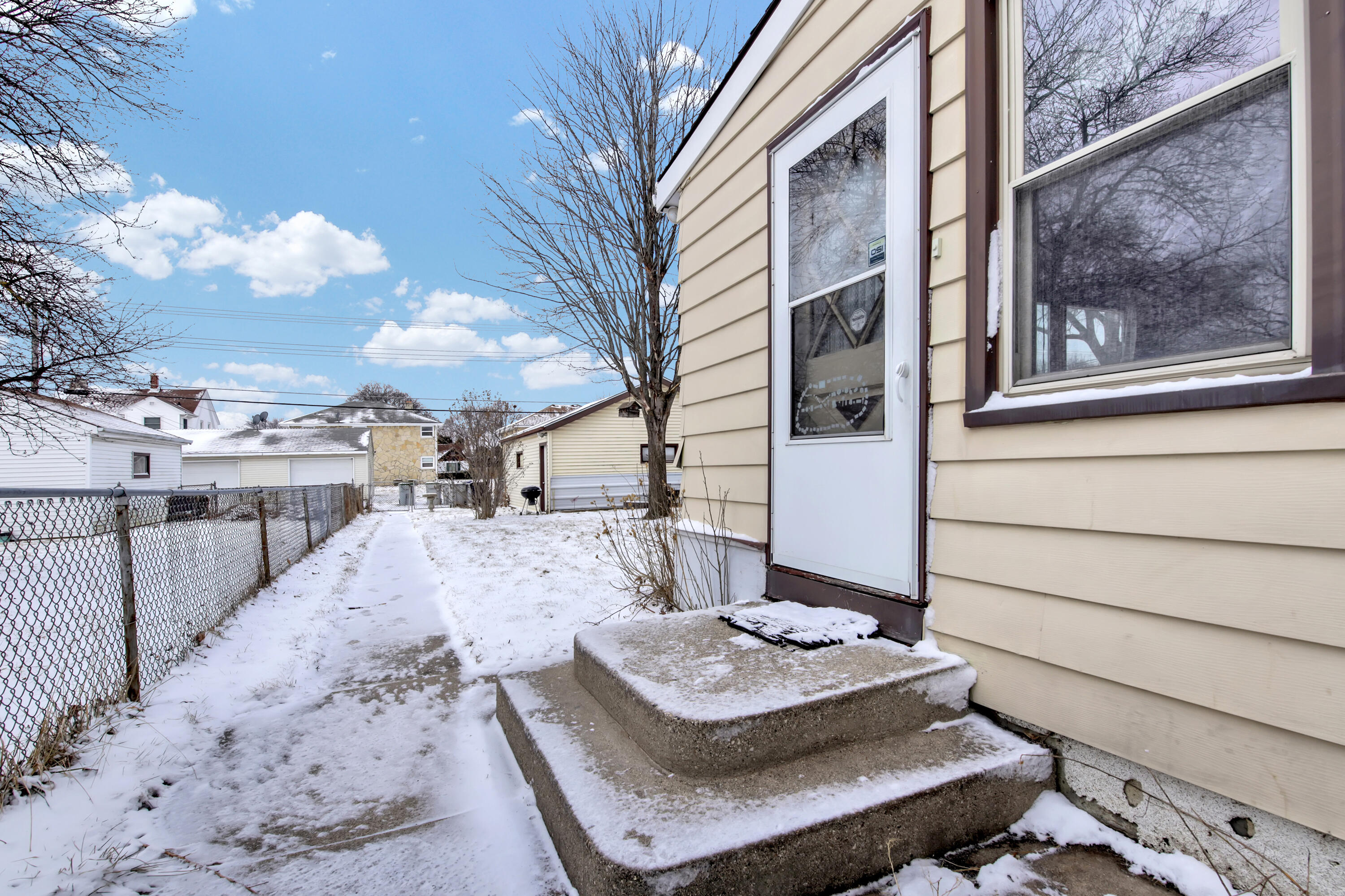 4853 North 90th Street Milwaukee, WI 53225 - Photo 18 of 26 4853 n 90th st-22