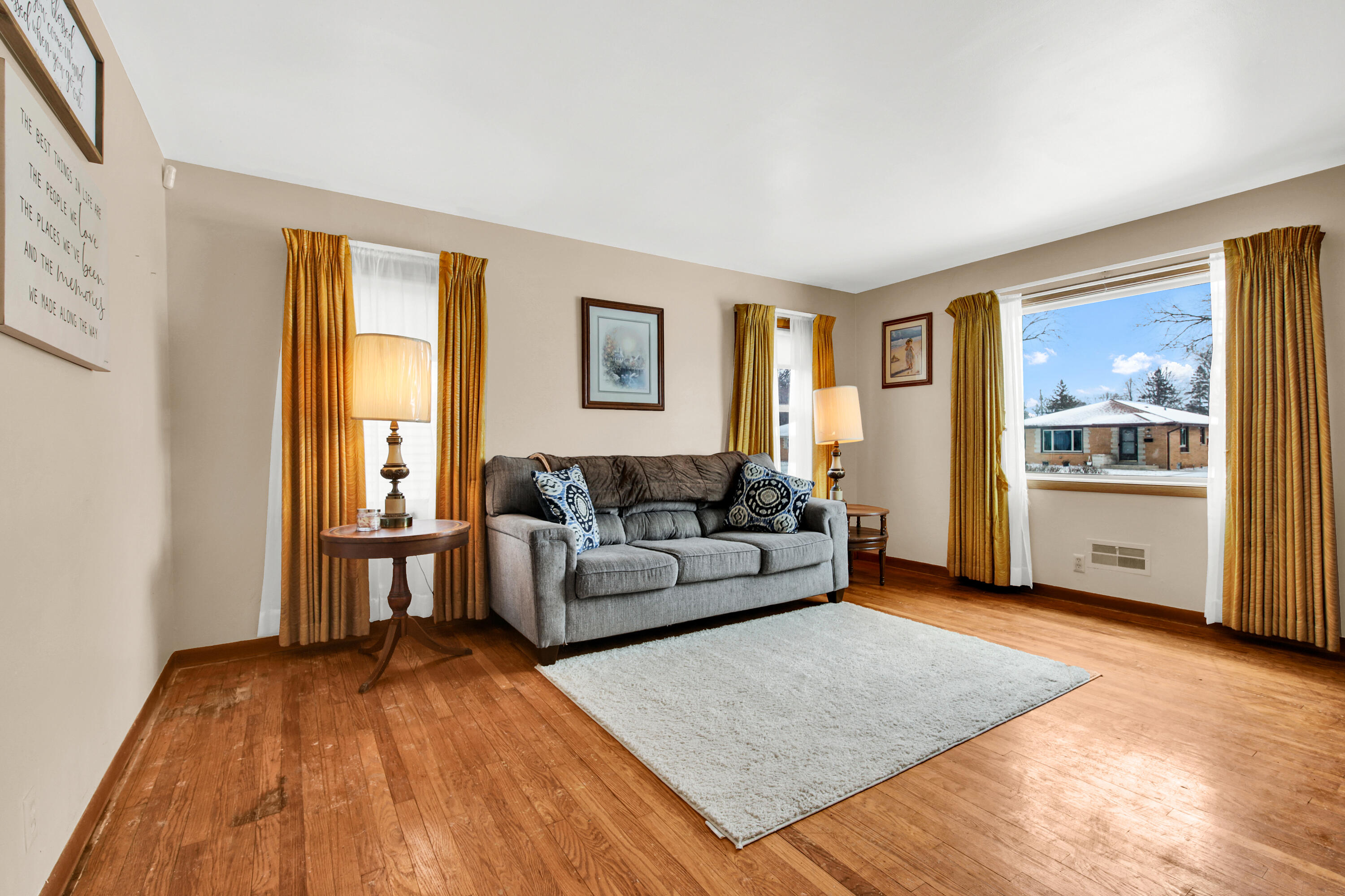 4853 North 90th Street Milwaukee, WI 53225 - Photo 2 of 26 4853 n 90th st-8