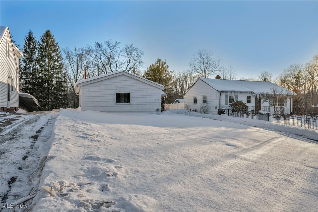 14750 Schreiber Road Maple Heights, OH 44137 - Photo 4 of 44