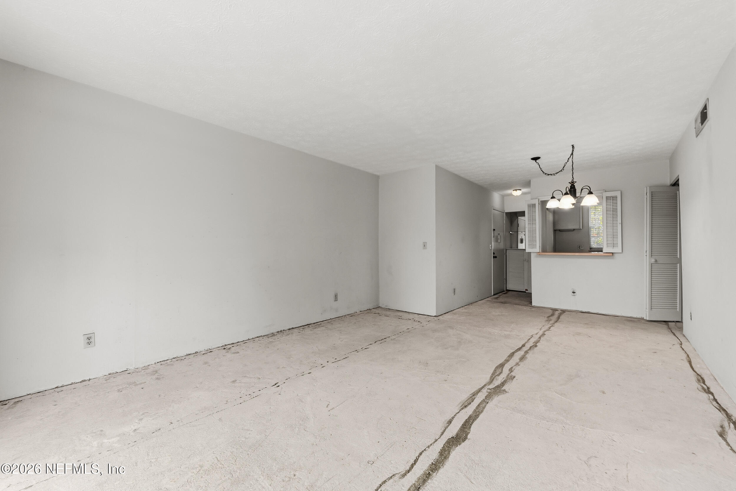 4358 Timuquana Road, Unit 187 Jacksonville, FL 32210 - Photo 8 of 28 Living Area 5