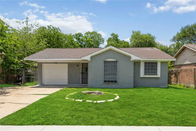 a view of a house with a yard and tree