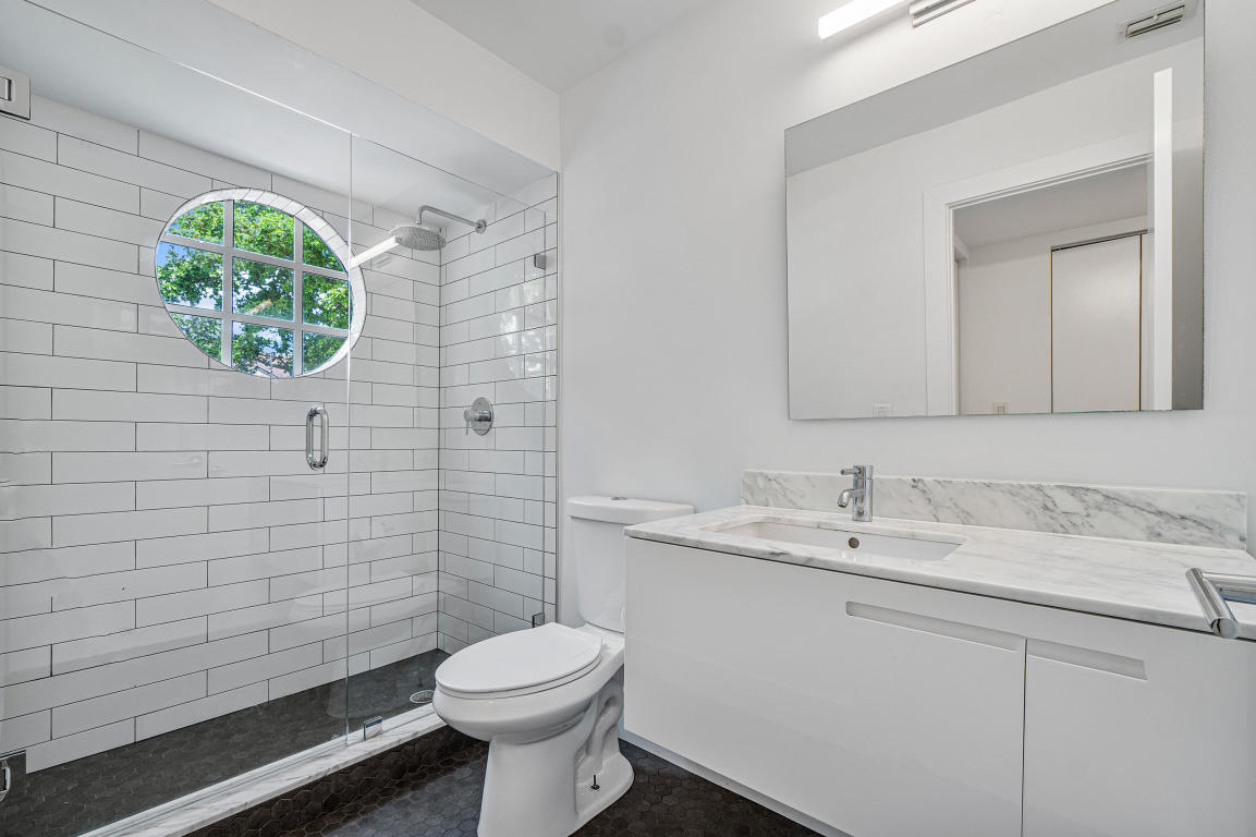 5328 Buckhead Circle, Unit 2020 Boca Raton, FL 33486 - Photo 11 of 30 Guest Bathroom