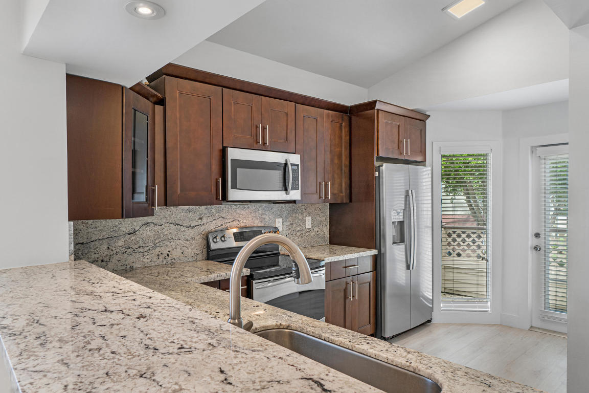 5328 Buckhead Circle, Unit 2020 Boca Raton, FL 33486 - Photo 16 of 30 Kitchen