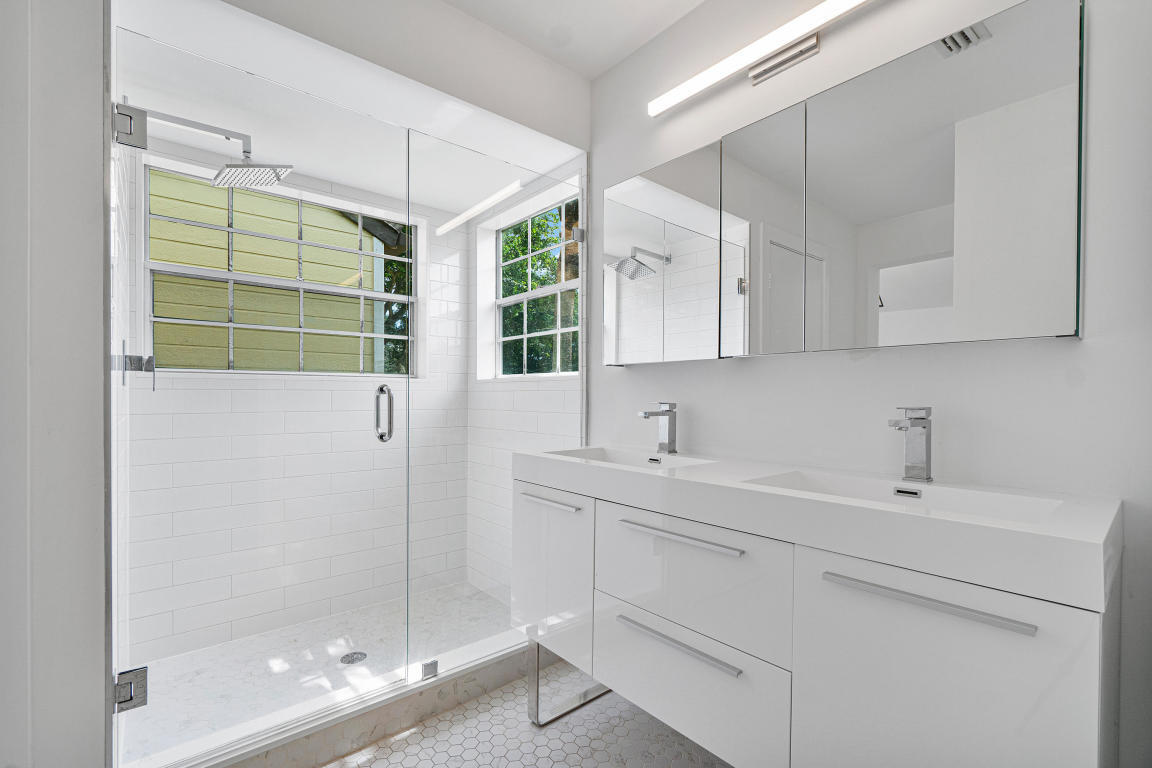 5328 Buckhead Circle, Unit 2020 Boca Raton, FL 33486 - Photo 23 of 30 Master Bathroom