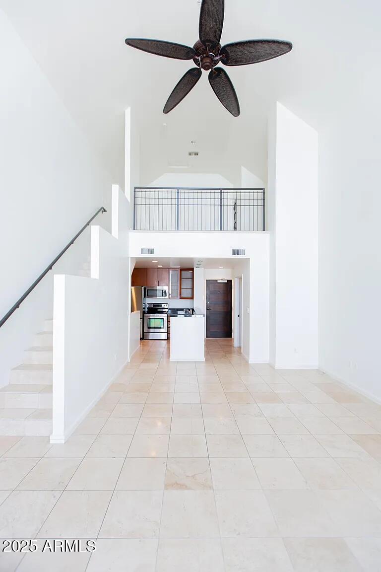 a view of an entryway with a workspace