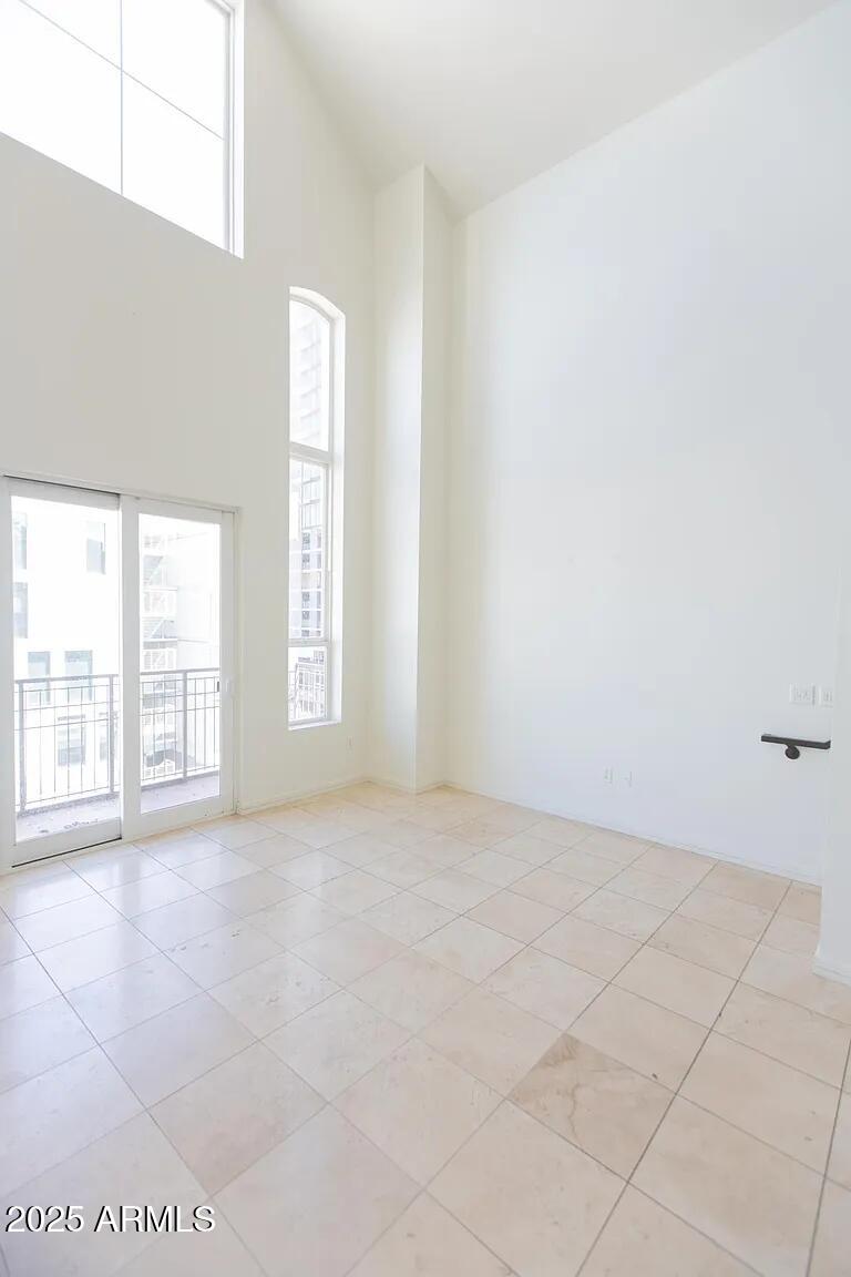 215 East McKinley Street, Unit 408 Phoenix, AZ 85004 - Photo 3 of 19 an empty room with windows