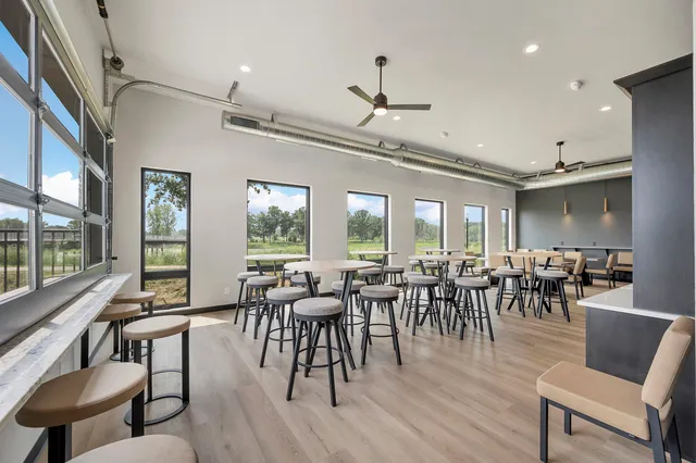 $1,400,000 | 433 Aldon Circle, Unit 403, Ashwaubenon, WI 54304