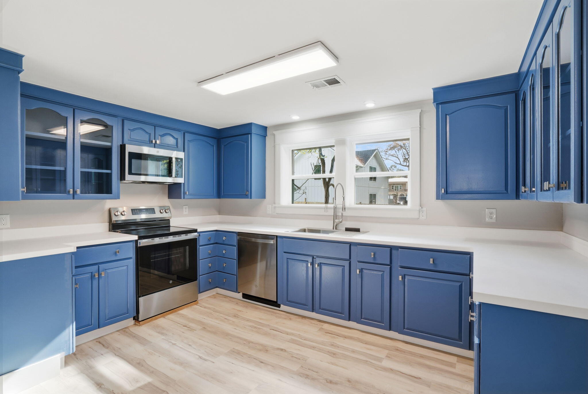 1855 Dogwood Road Charleston, SC 29414 - Photo 7 of 18 Kitchen