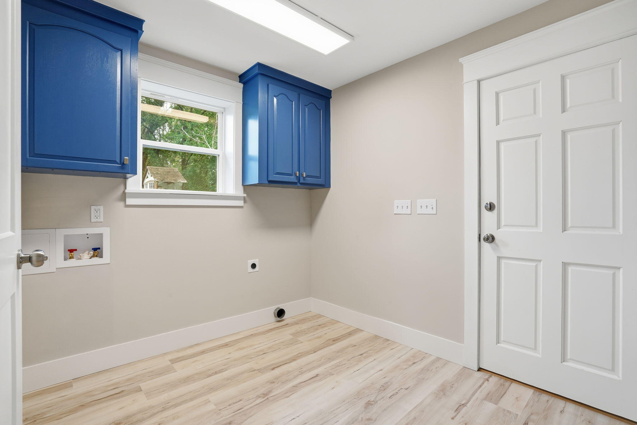 1855 Dogwood Road Charleston, SC 29414 - Photo 8 of 18 Laundry Mud Room