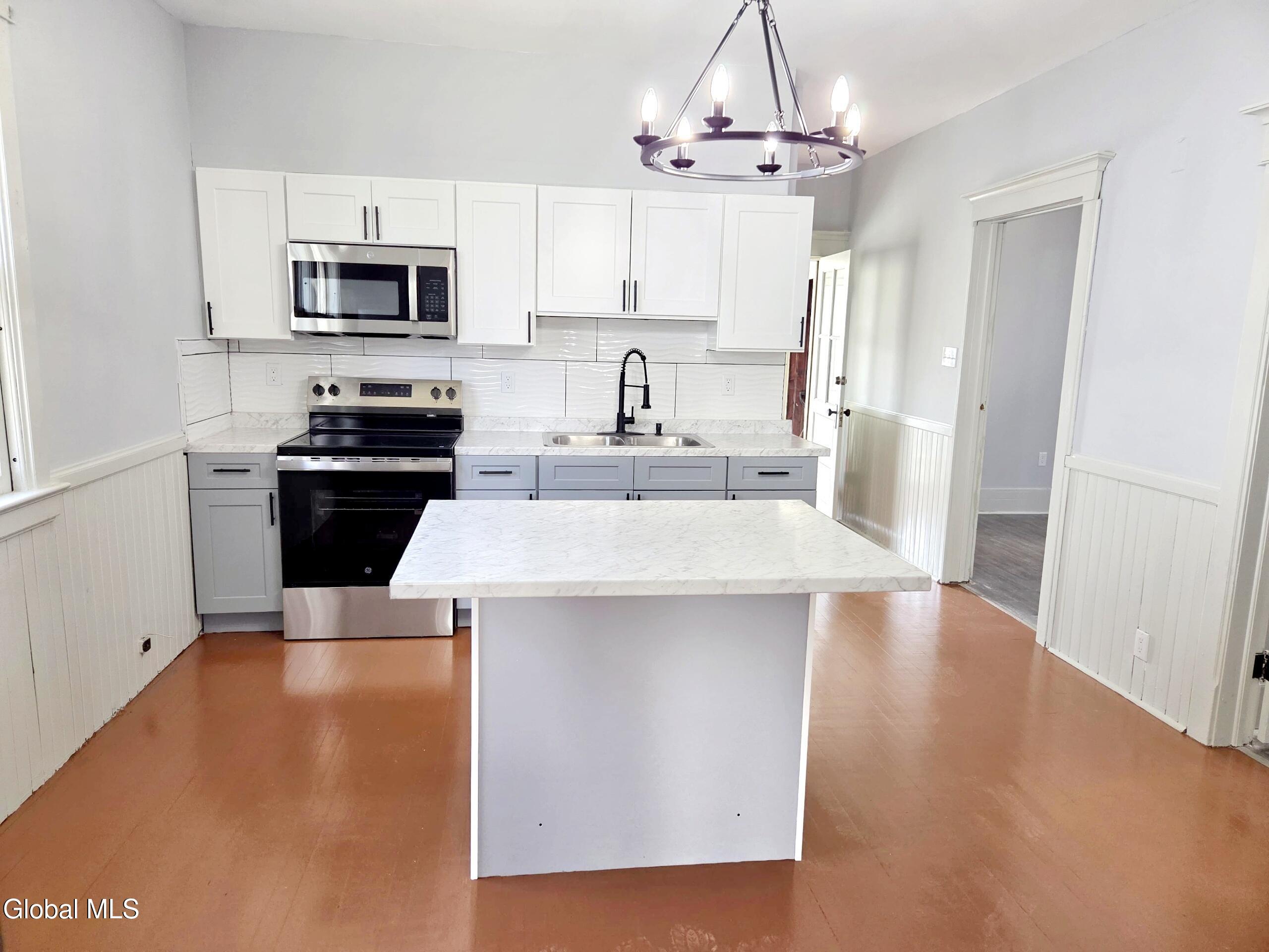 36 Hibbard Street Amsterdam, NY 12010 - Photo 3 of 27 Resized_IMG-20251109-WA0033