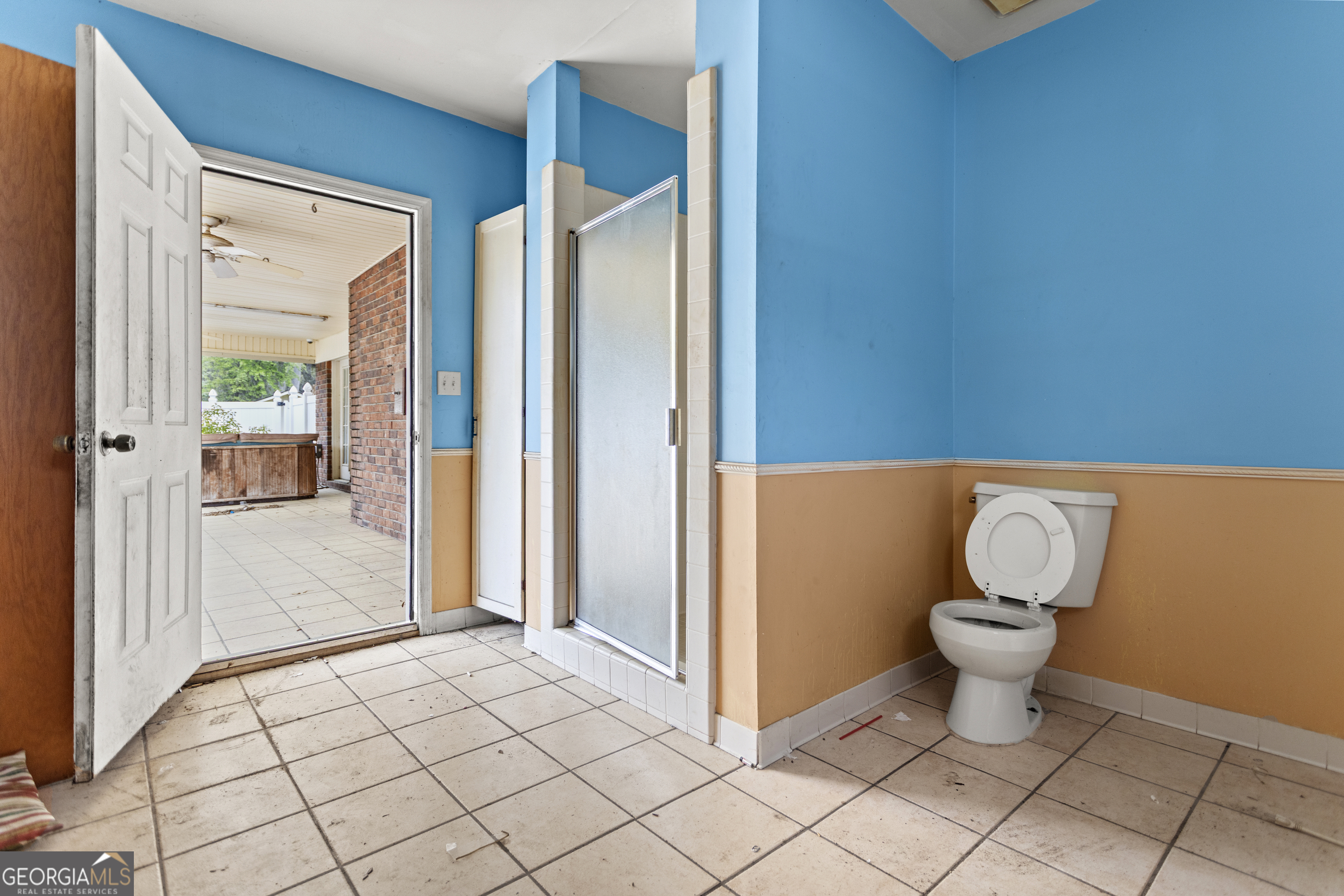 160 Hall Street Hinesville, GA 31313 - Photo 13 of 34 a bathroom with a toilet