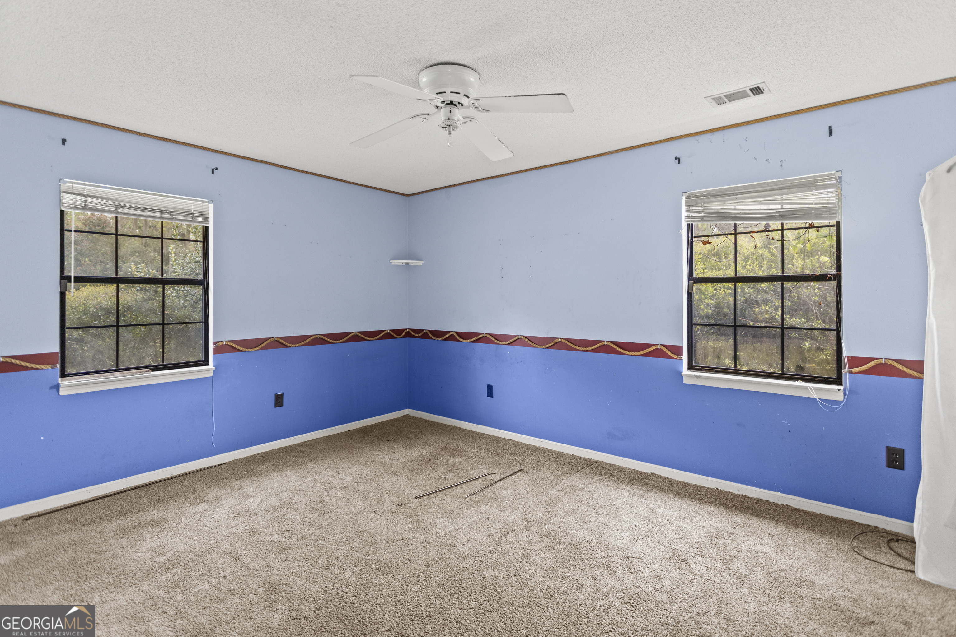 160 Hall Street Hinesville, GA 31313 - Photo 15 of 34 an empty room with windows