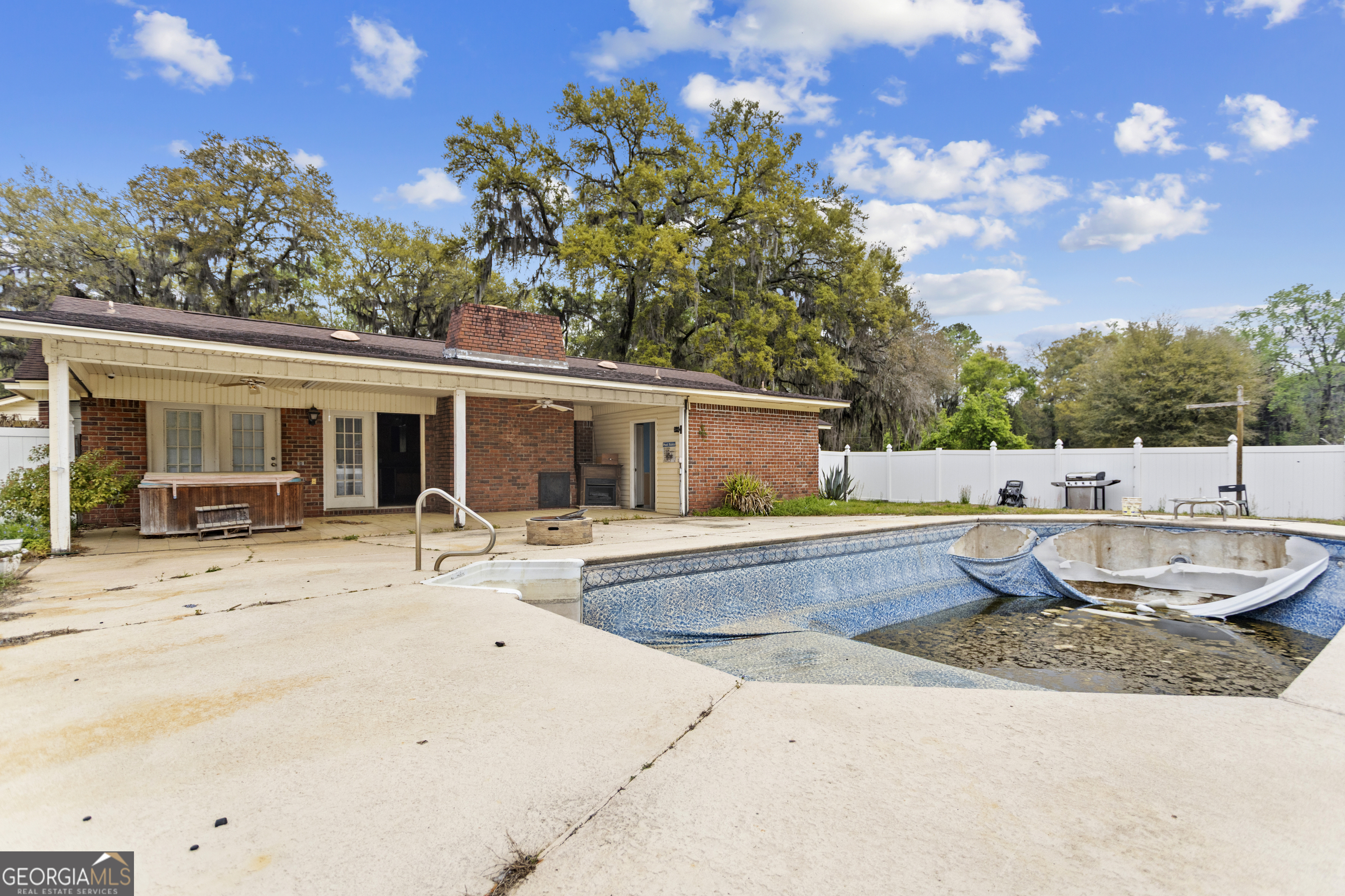 160 Hall Street Hinesville, GA 31313 - Photo 19 of 34 a view of a house with swimming pool and sitting area