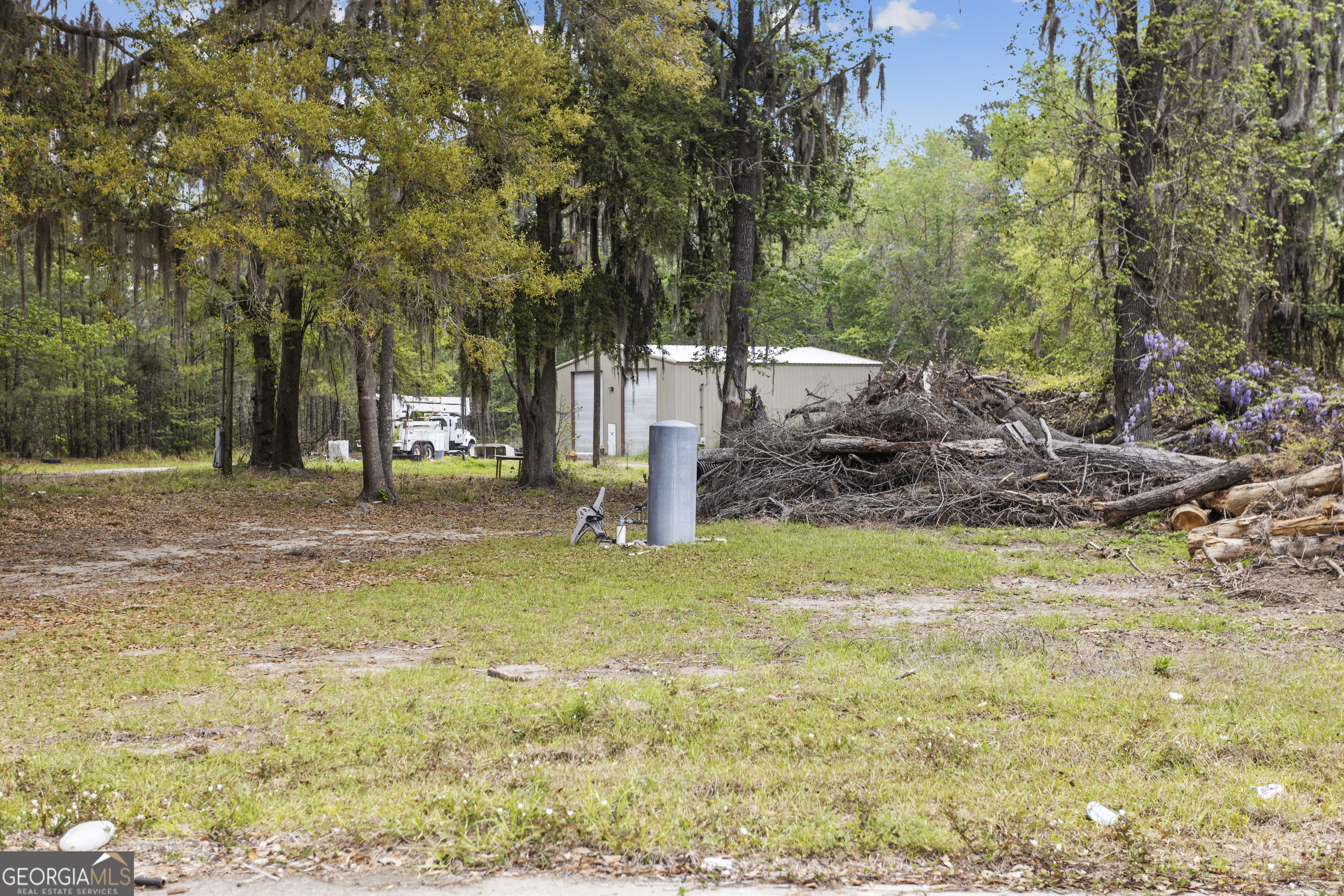 160 Hall Street Hinesville, GA 31313 - Photo 24 of 34 a backyard of a house with lots of green space