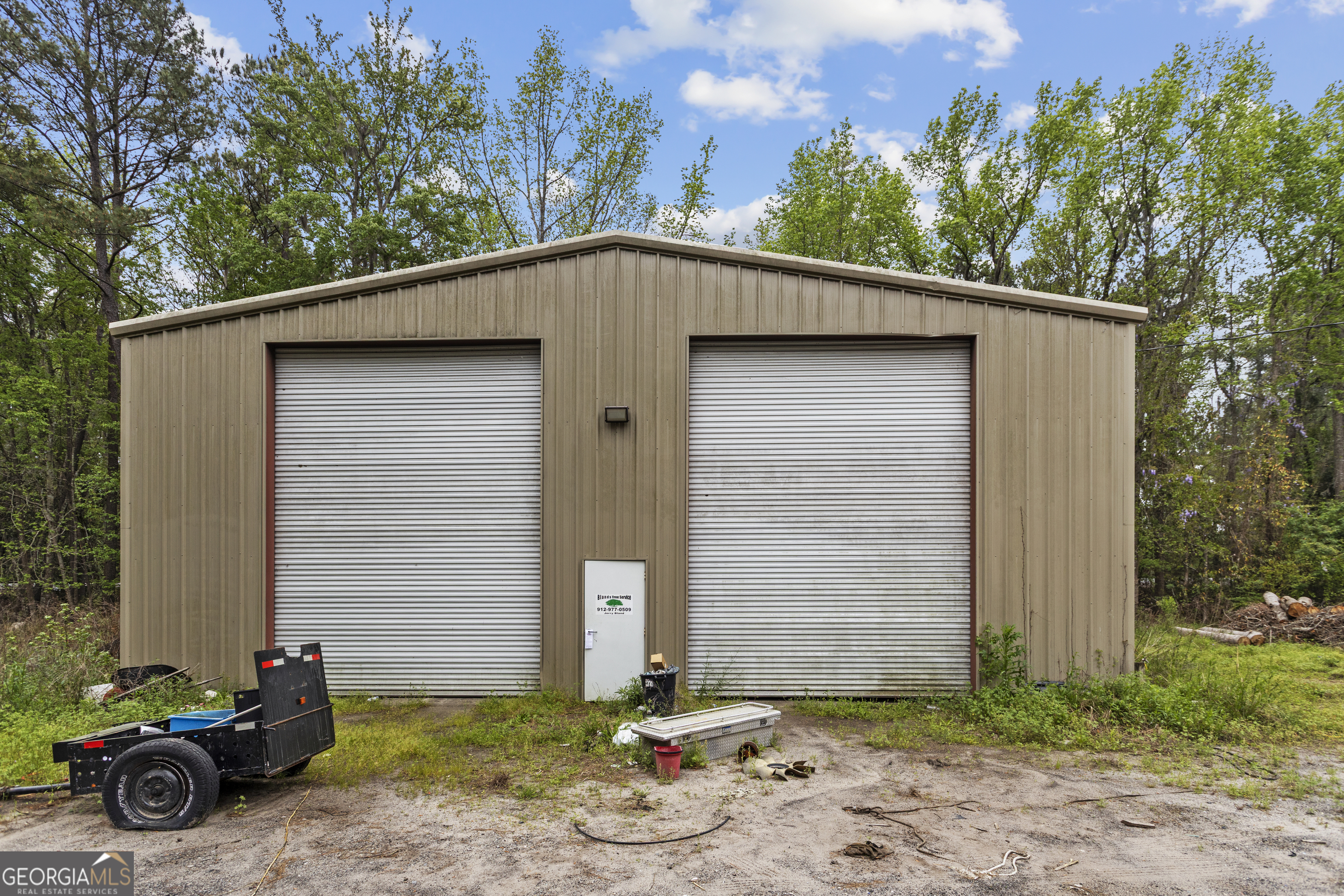 160 Hall Street Hinesville, GA 31313 - Photo 29 of 34 a view of a car garage