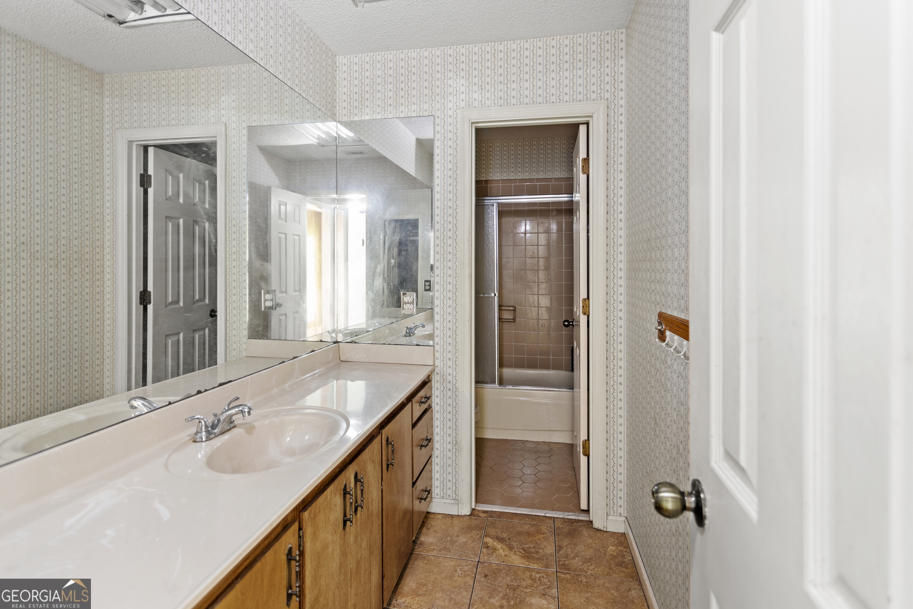 160 Hall Street Hinesville, GA 31313 - Photo 10 of 34 a bathroom with a sink and mirror with shower