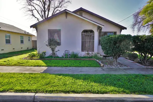 $245,000 | 325 Neville Street, Hanford, CA 93230
