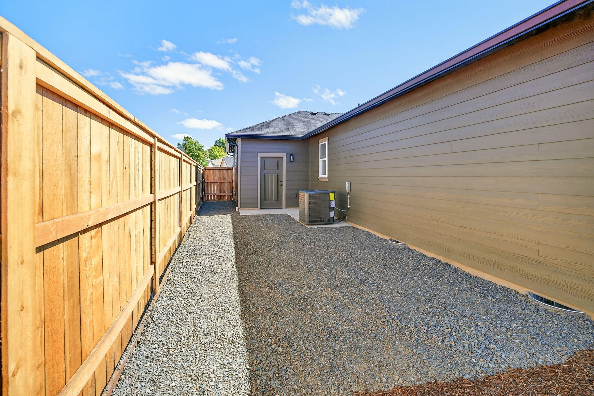 2776 Roberts Road Medford, OR 97504 - Photo 9 of 28 ApxRR00011