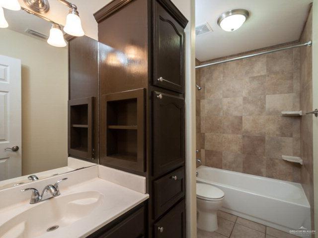3200 Santa Laura Mission, TX 78572 - Photo 9 of 10 a bathroom with a sink toilet and shower