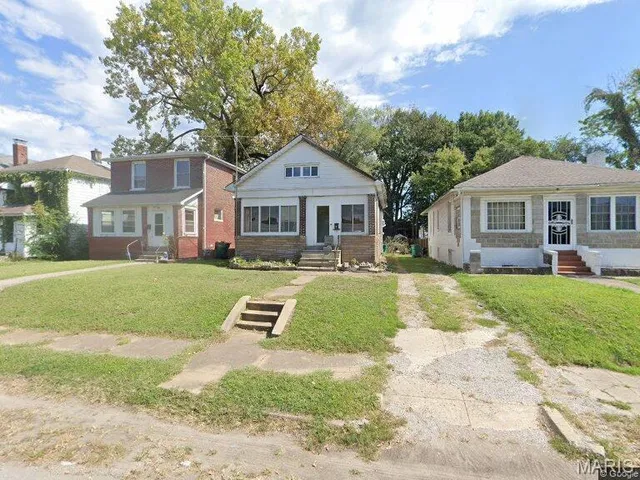 $18,000 | 552 Gray Boulevard, East St. Louis, IL 62205