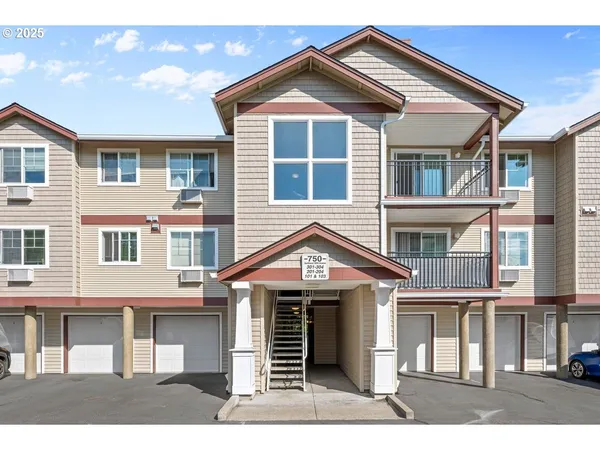 $299,999 | 750 Northwest 185th Avenue, Unit 203, Beaverton, OR 97006