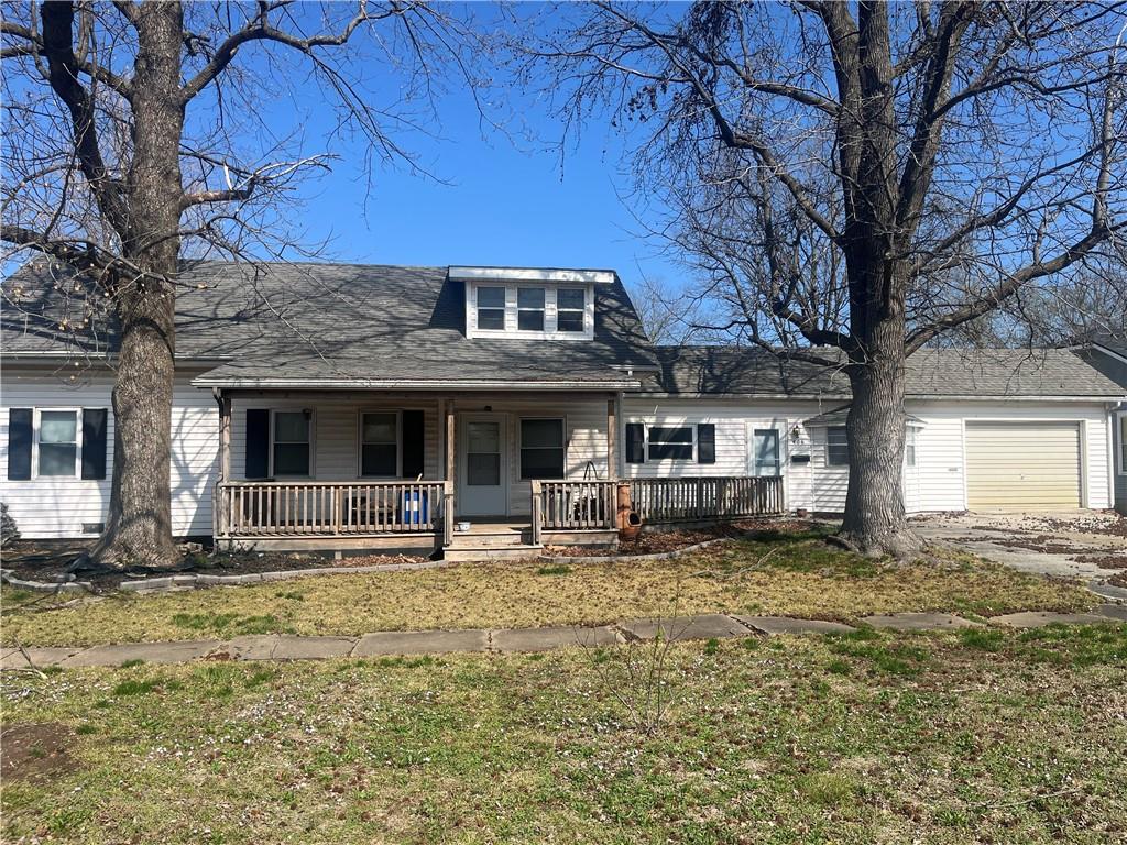 406 East 15th Street Baxter Springs, KS 66713 - Photo 1 of 23