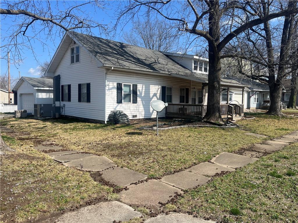 406 East 15th Street Baxter Springs, KS 66713 - Photo 2 of 23