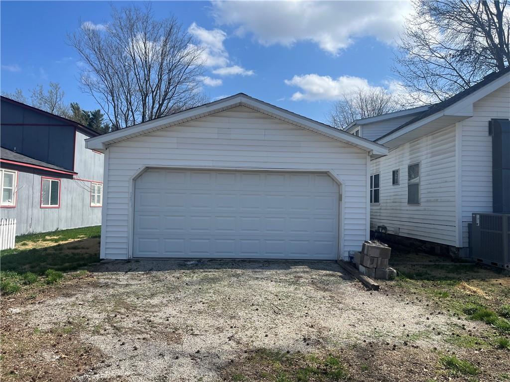 406 East 15th Street Baxter Springs, KS 66713 - Photo 3 of 23