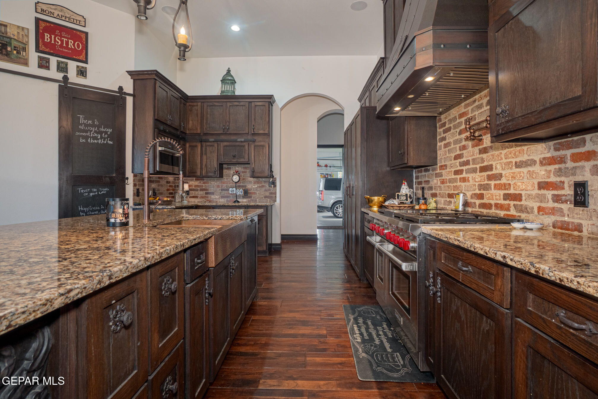 6750 Gato Road El Paso, TX 79932 - Photo 15 of 43 a kitchen with lots of counter top space