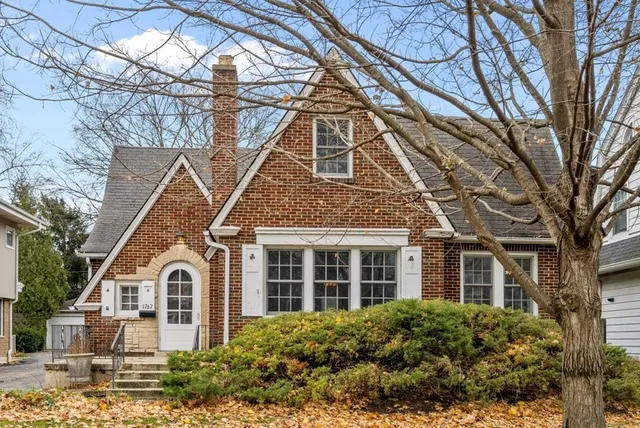 $500,000 | 1767 Clifton Avenue, Highland Park, IL 60035