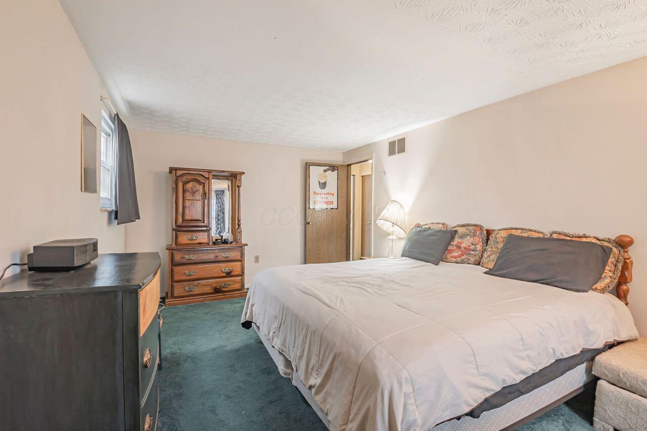 825 Eliots Oak Road Columbus, OH 43228 - Photo 13 of 29 BR REVERSE