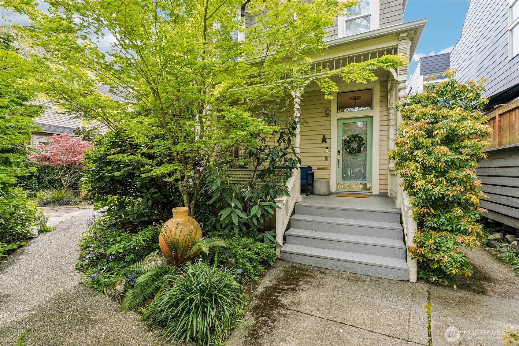 917 18th Avenue, Unit A Seattle, WA 98122 - Photo 1 of 33