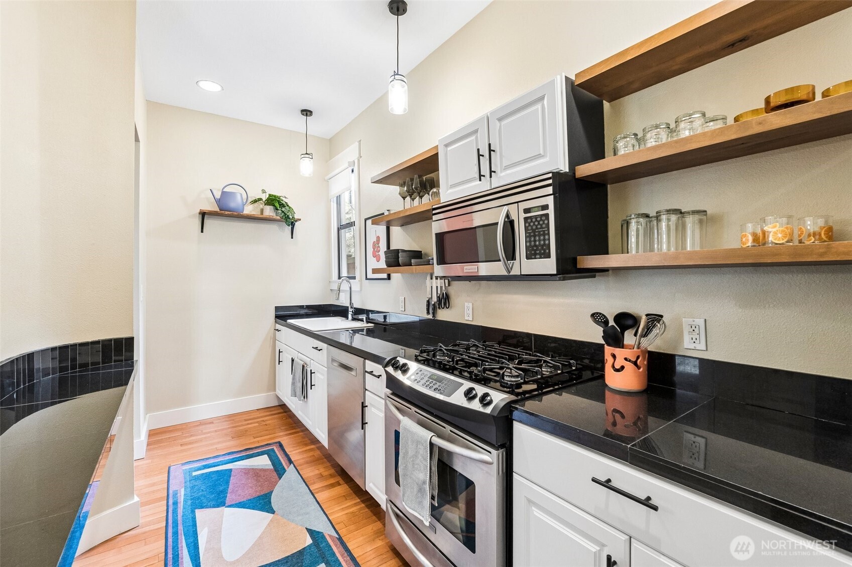 917 18th Avenue, Unit A Seattle, WA 98122 - Photo 14 of 33