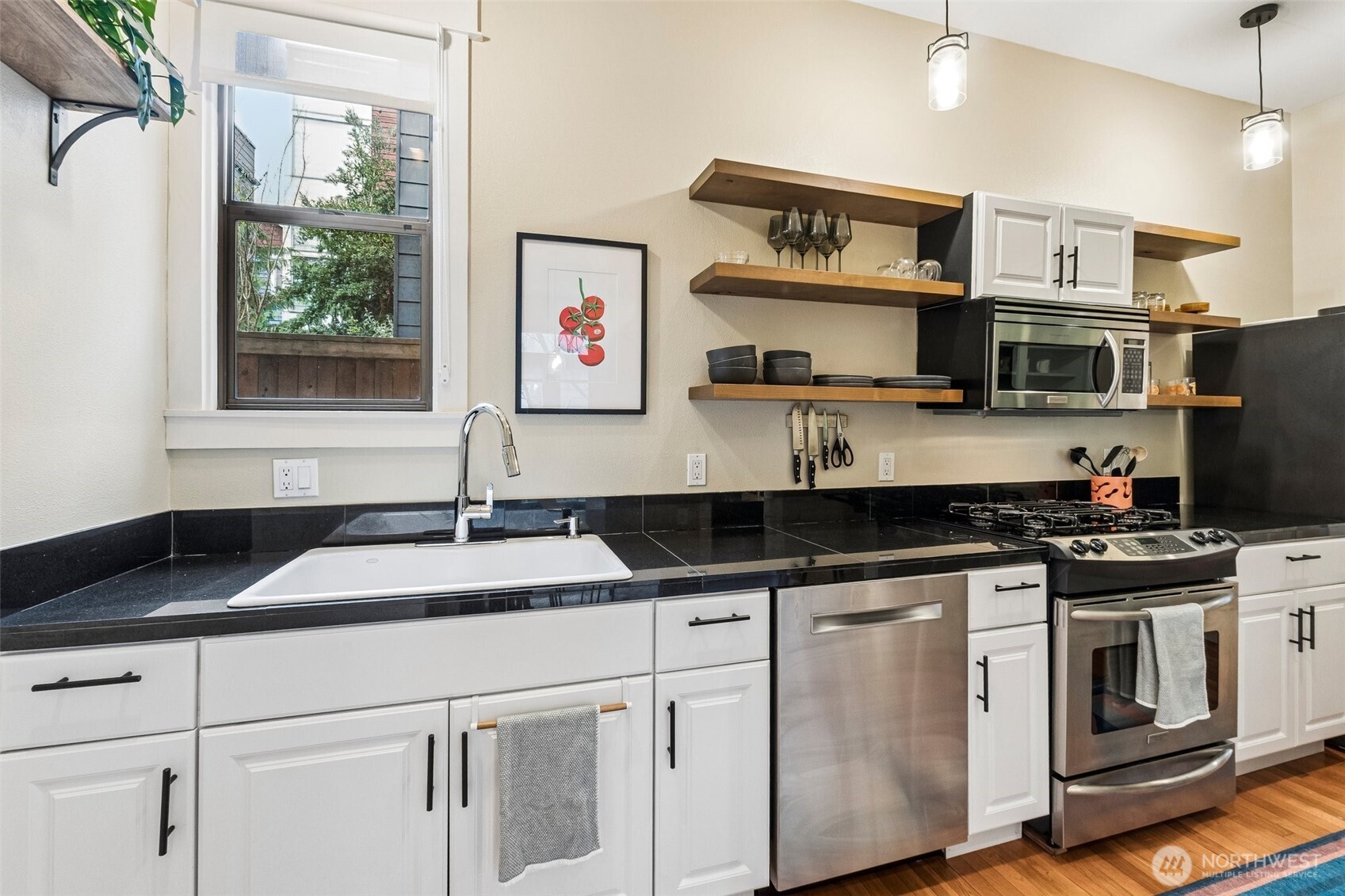 917 18th Avenue, Unit A Seattle, WA 98122 - Photo 16 of 33