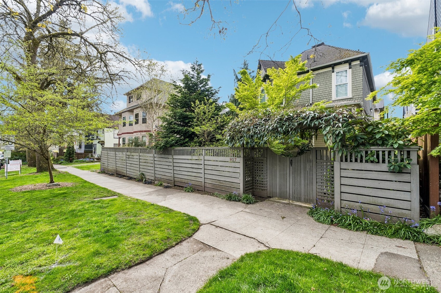 917 18th Avenue, Unit A Seattle, WA 98122 - Photo 3 of 33