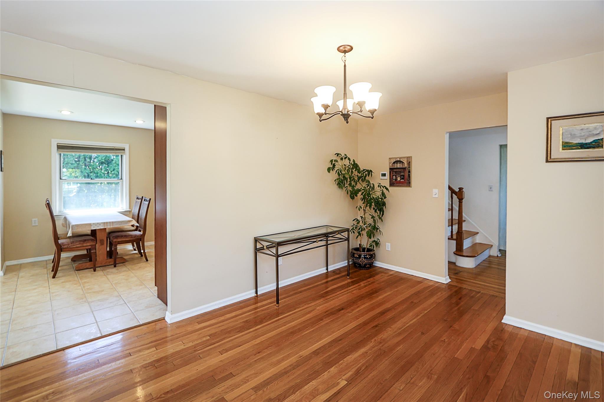 14 Bradford Road Plainview, NY 11803 - Photo 11 of 32