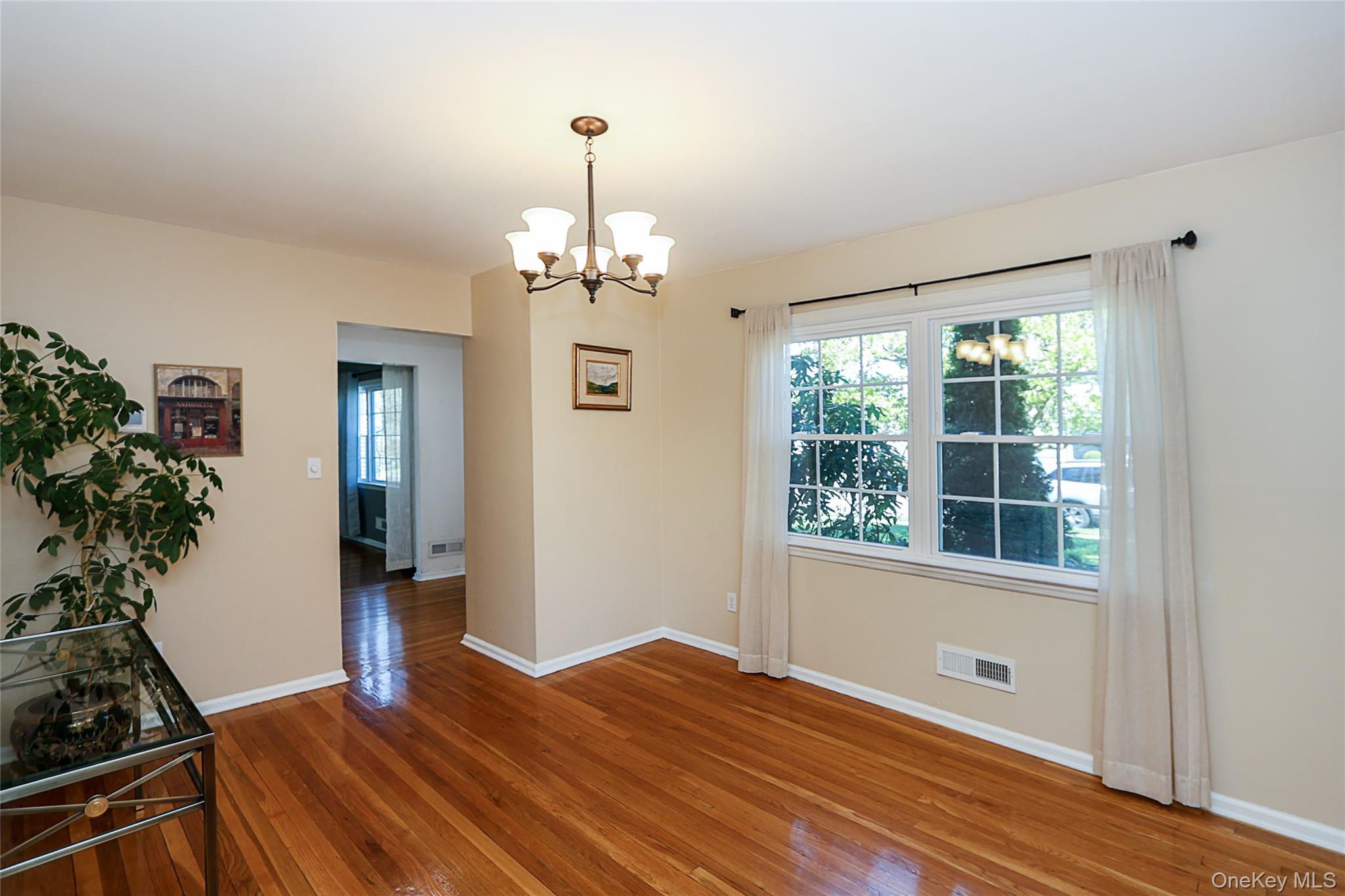 14 Bradford Road Plainview, NY 11803 - Photo 12 of 32
