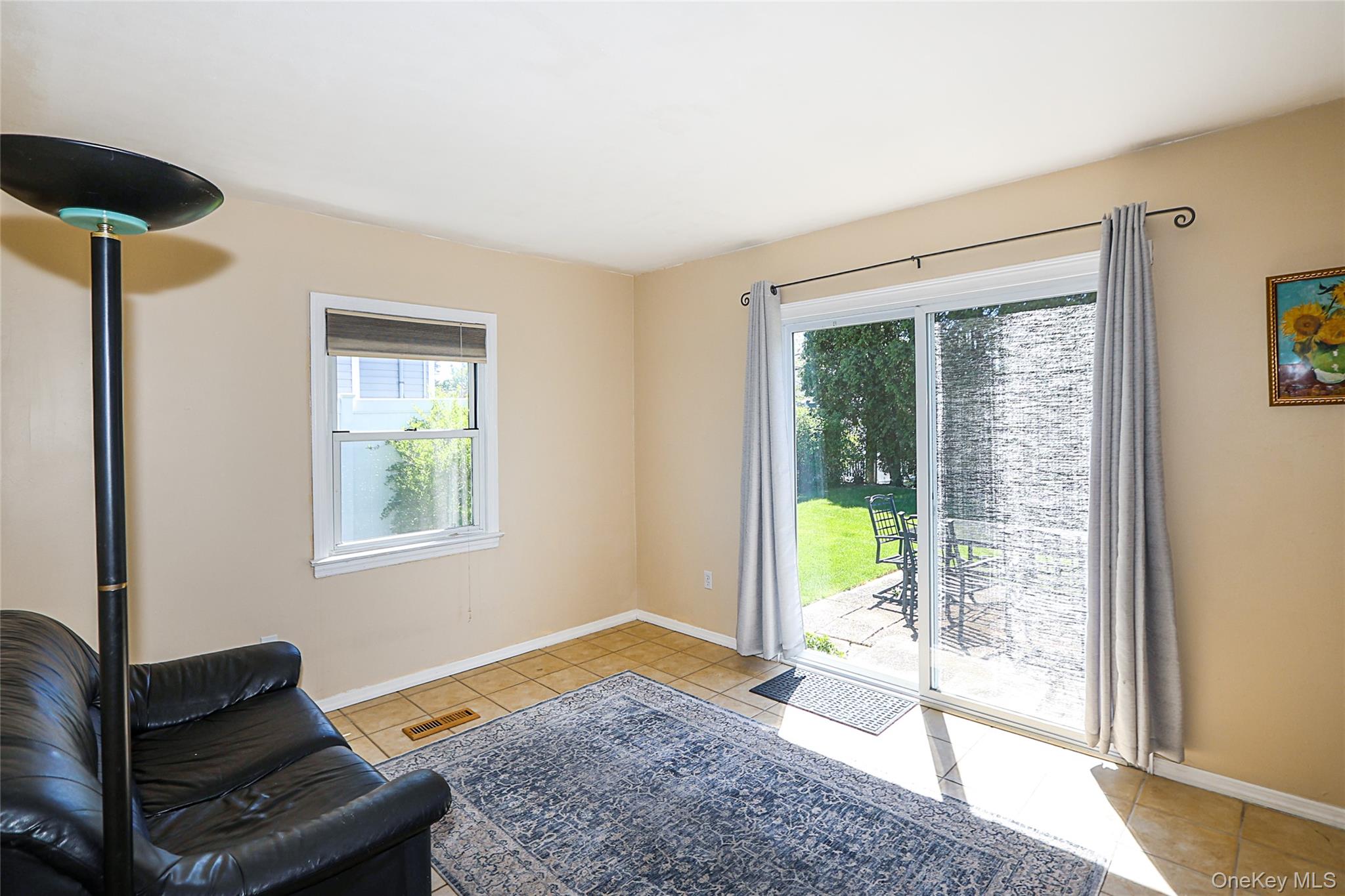 14 Bradford Road Plainview, NY 11803 - Photo 19 of 32