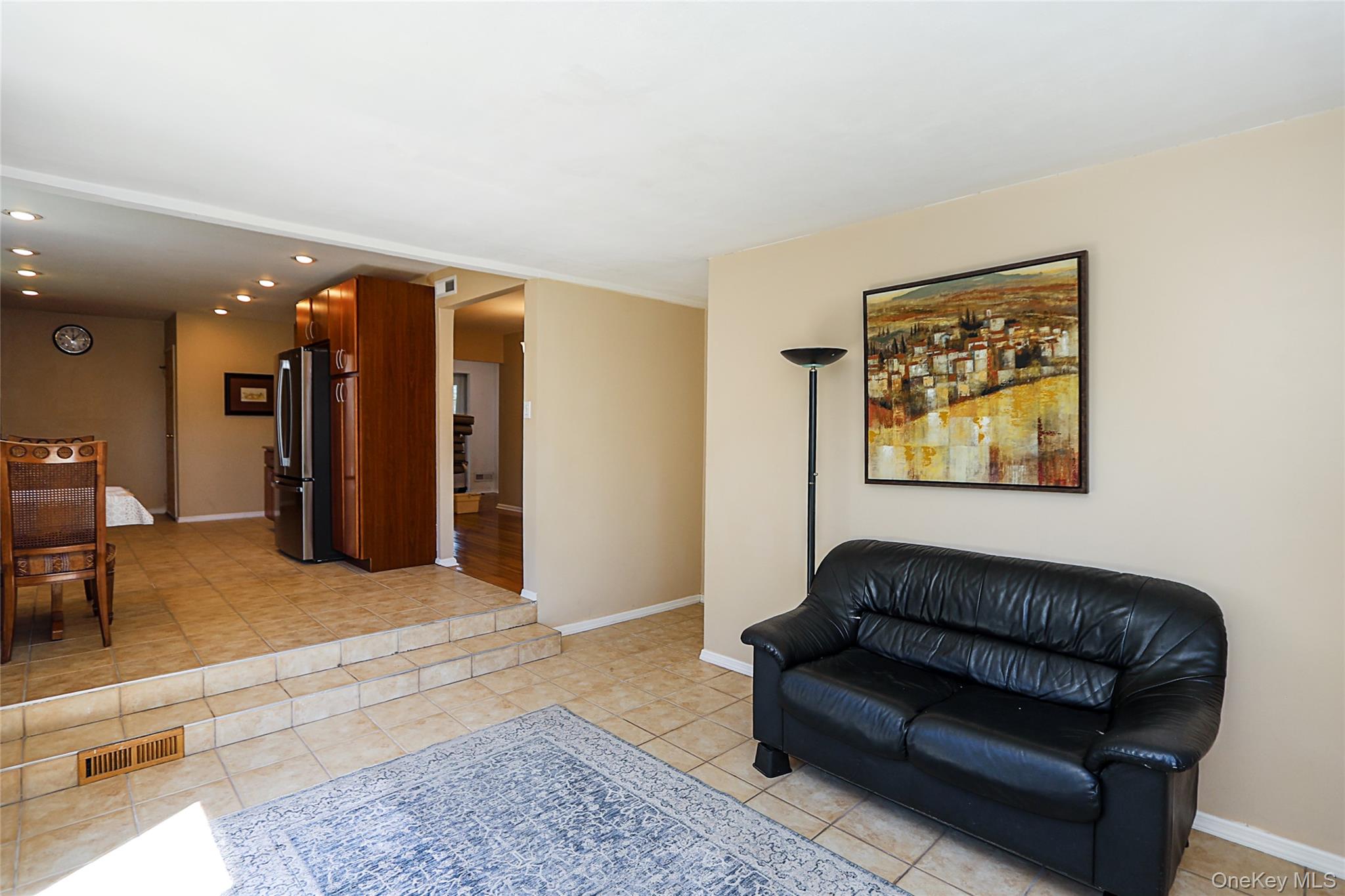 14 Bradford Road Plainview, NY 11803 - Photo 21 of 32