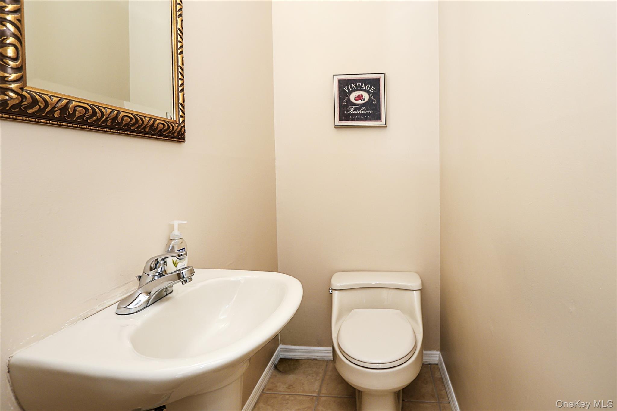 14 Bradford Road Plainview, NY 11803 - Photo 22 of 32