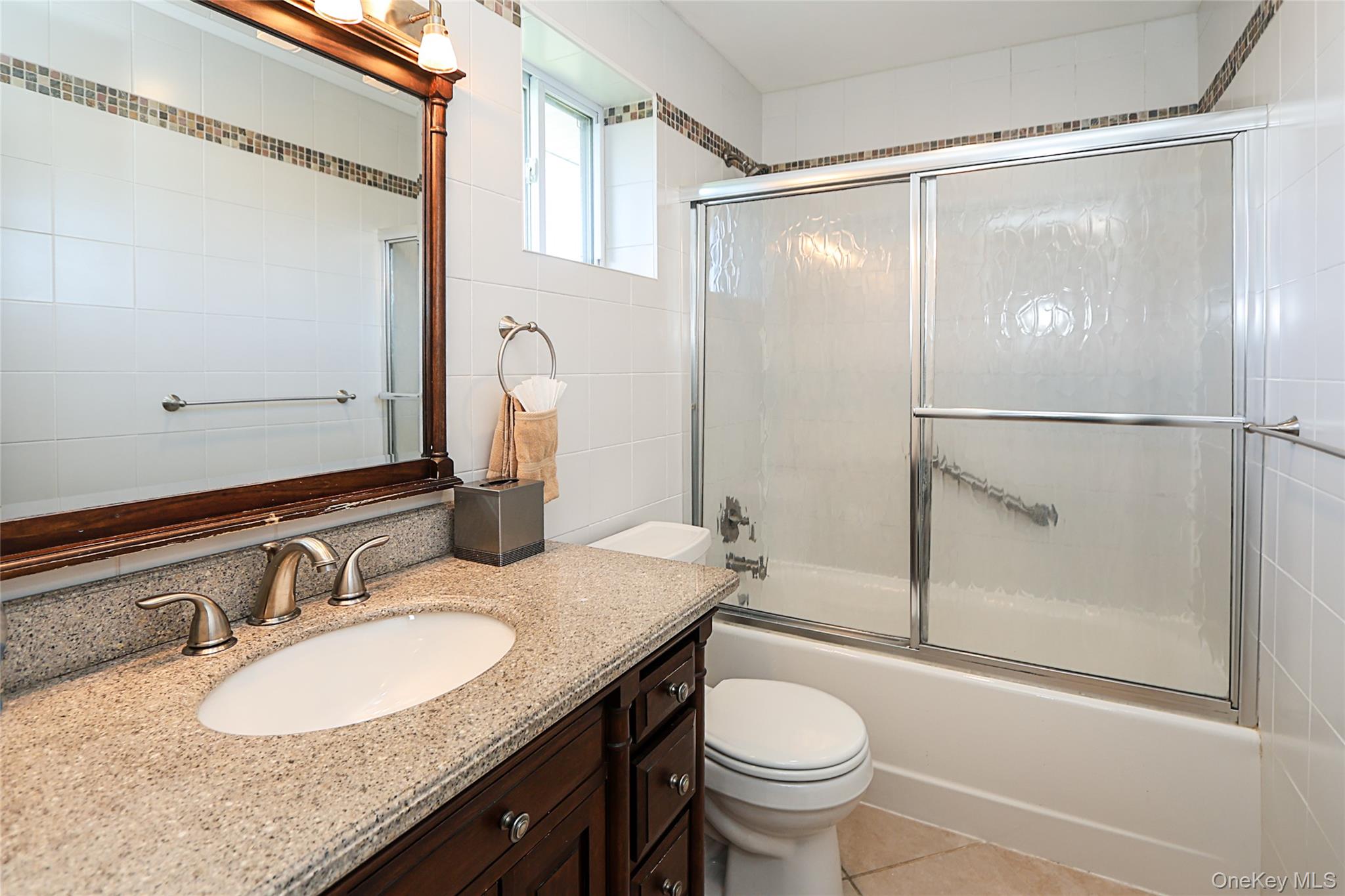 14 Bradford Road Plainview, NY 11803 - Photo 26 of 32
