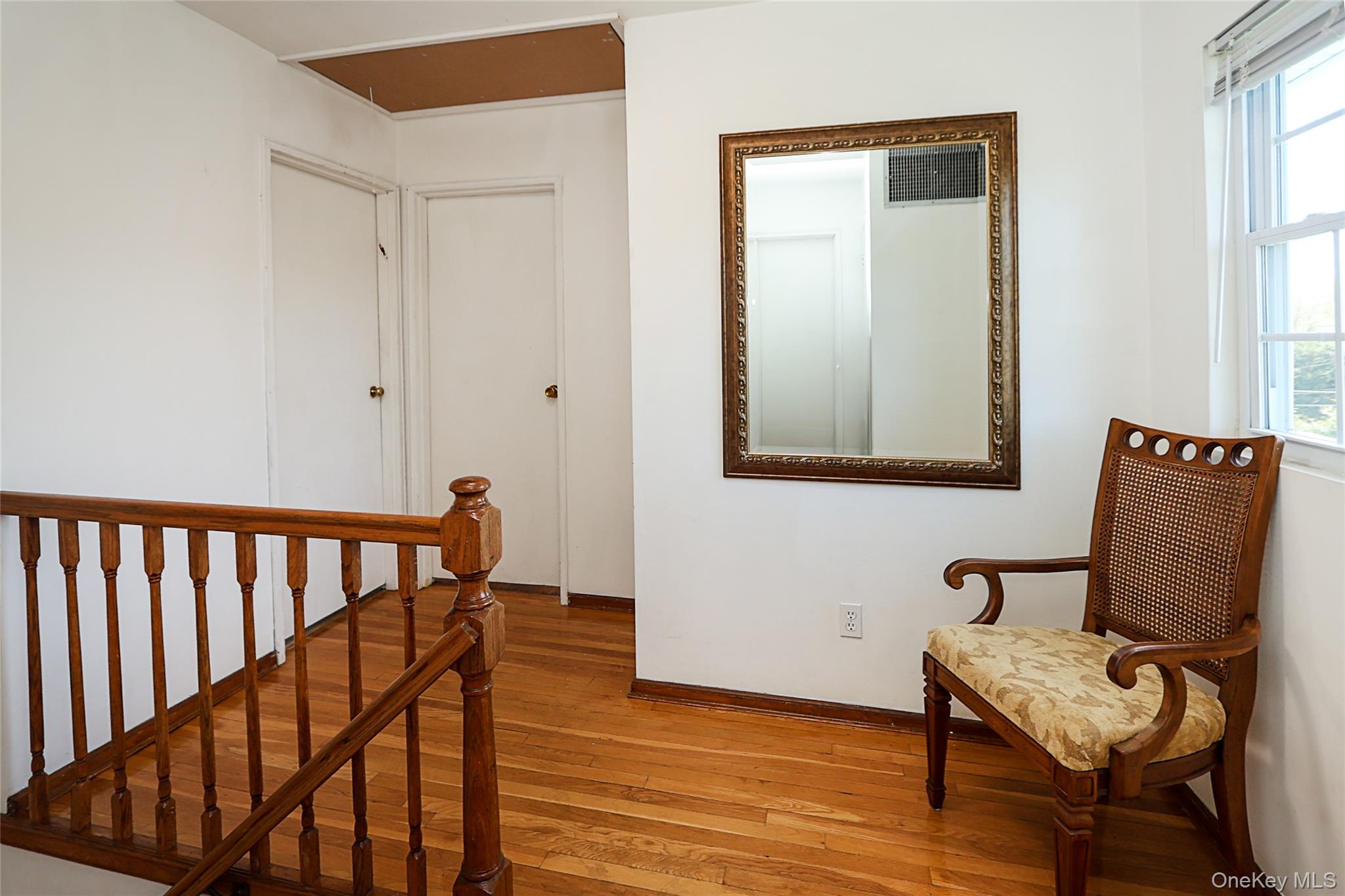 14 Bradford Road Plainview, NY 11803 - Photo 27 of 32