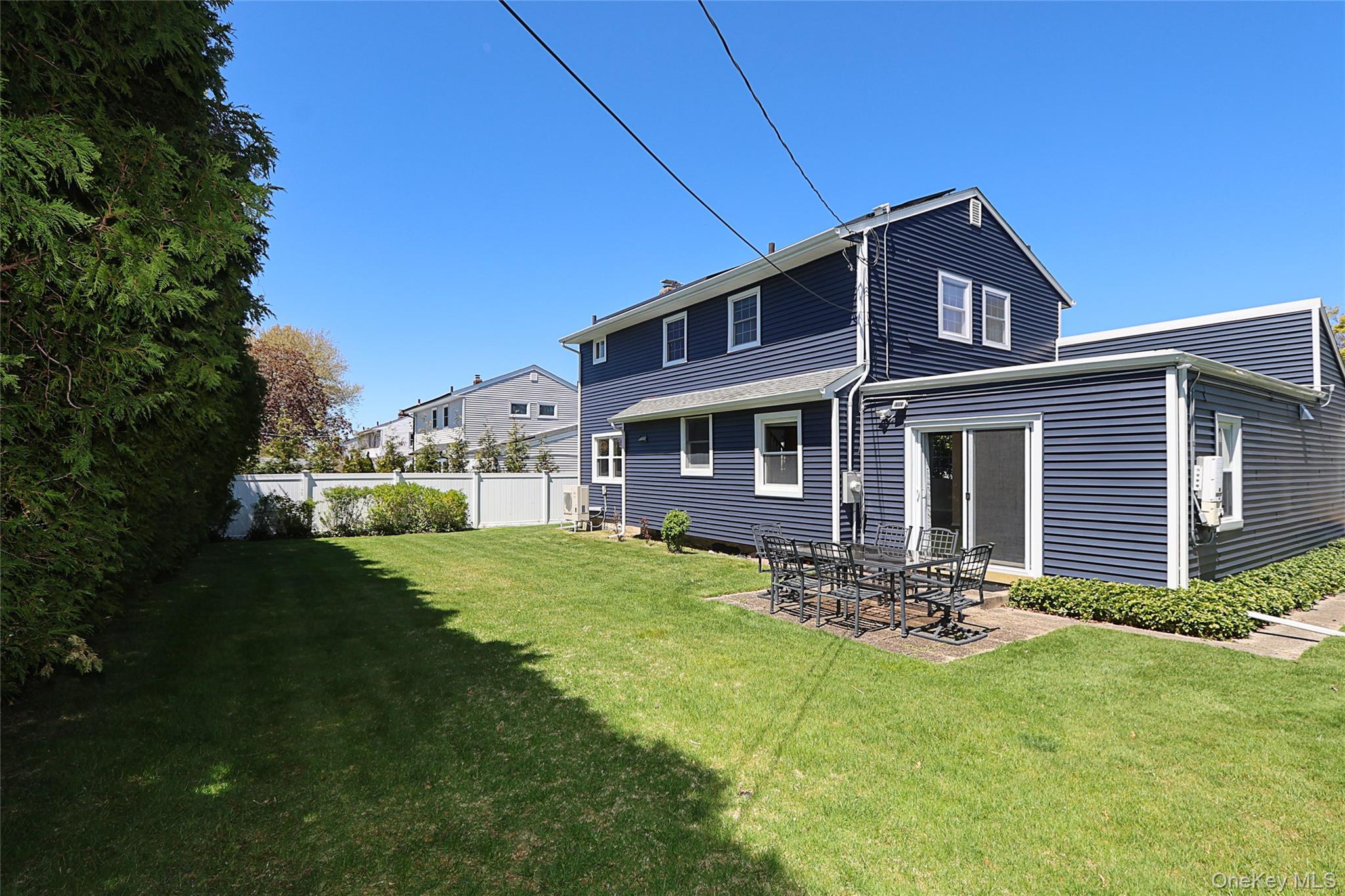 14 Bradford Road Plainview, NY 11803 - Photo 31 of 32