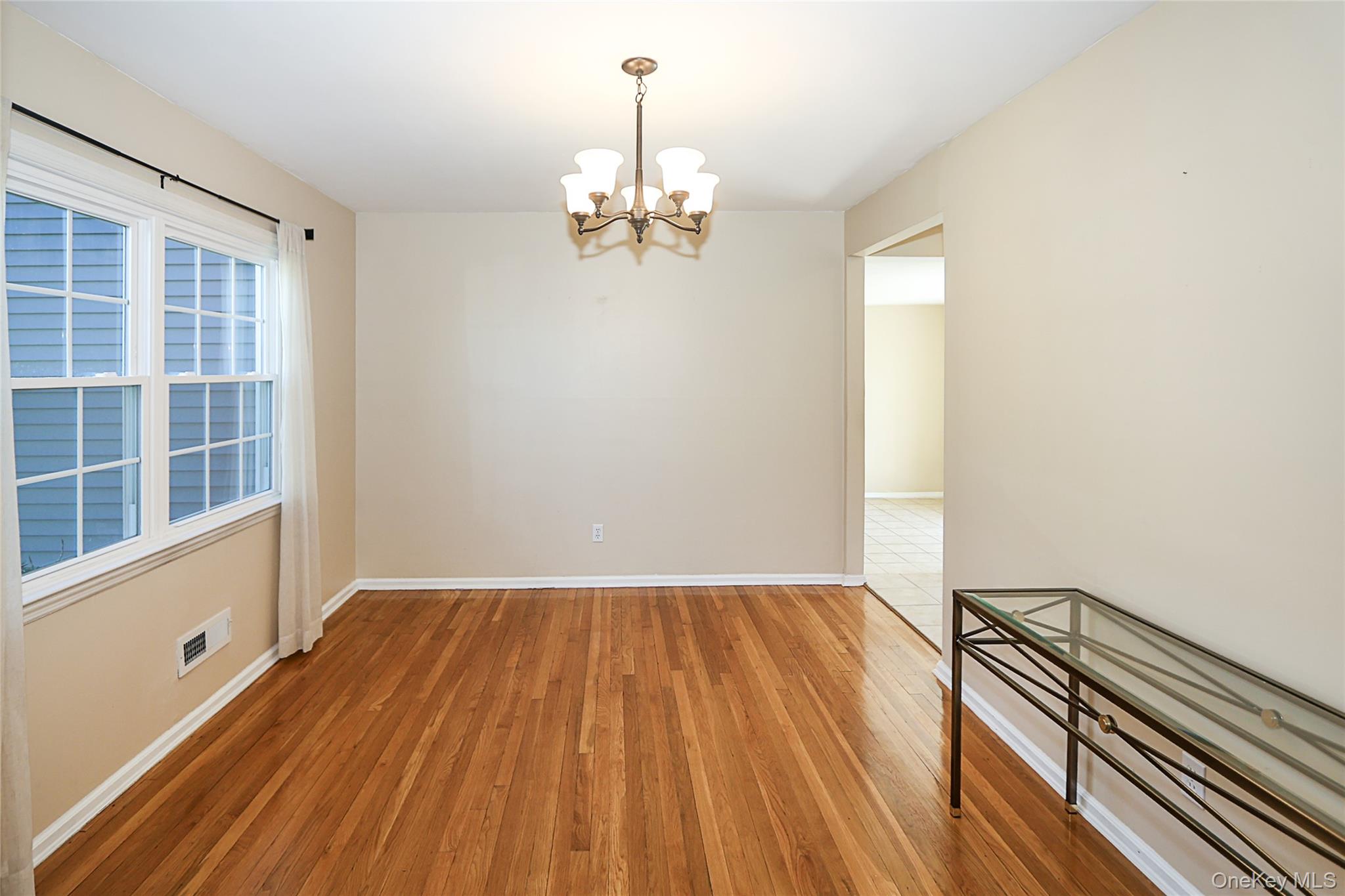 14 Bradford Road Plainview, NY 11803 - Photo 10 of 32