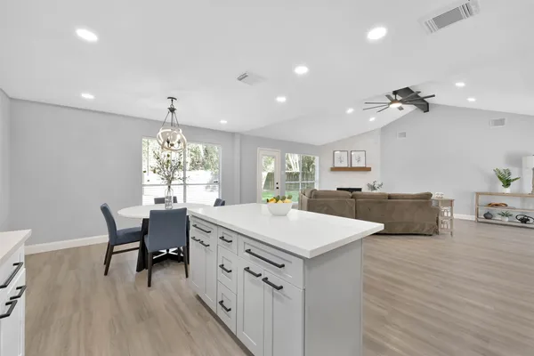 $418,000 | 146 West Woodstock Cir Drive, Spring, TX 77381