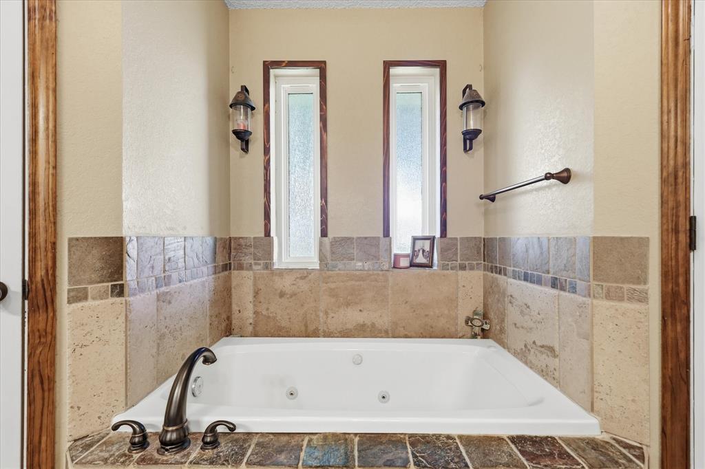 405 Lantern Ridge Drive Mansfield, TX 76063 - Photo 17 of 37