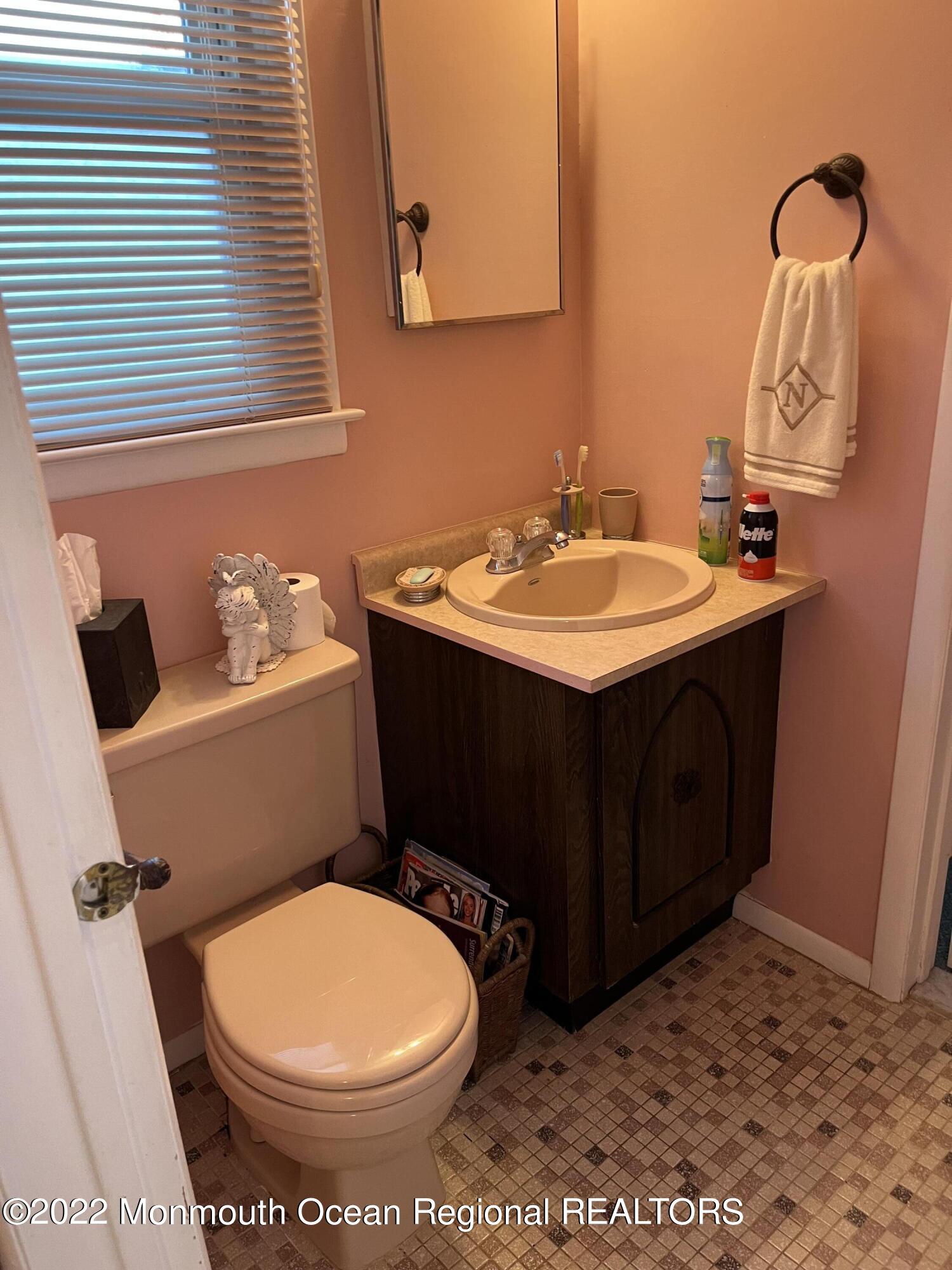 7 The Boulevard Brick, NJ 08724 - Photo 15 of 19 half bath at 7 blvd