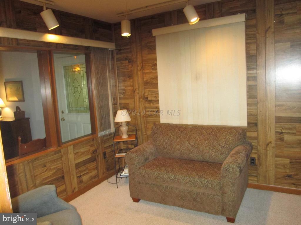 165 Windjammer Road Berlin, MD 21811 - Photo 14 of 26 a living room with furniture
